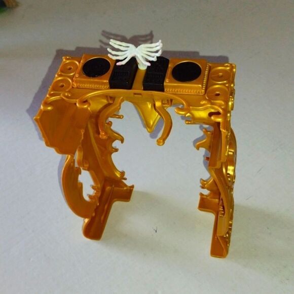 Monster High 13 Wishes Spectra's Gold Disc Jockey Booth & Turntables & Highchair - Picture 5 of 10